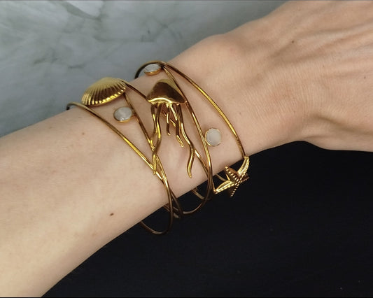 Gylden Armring med Strand-tema
