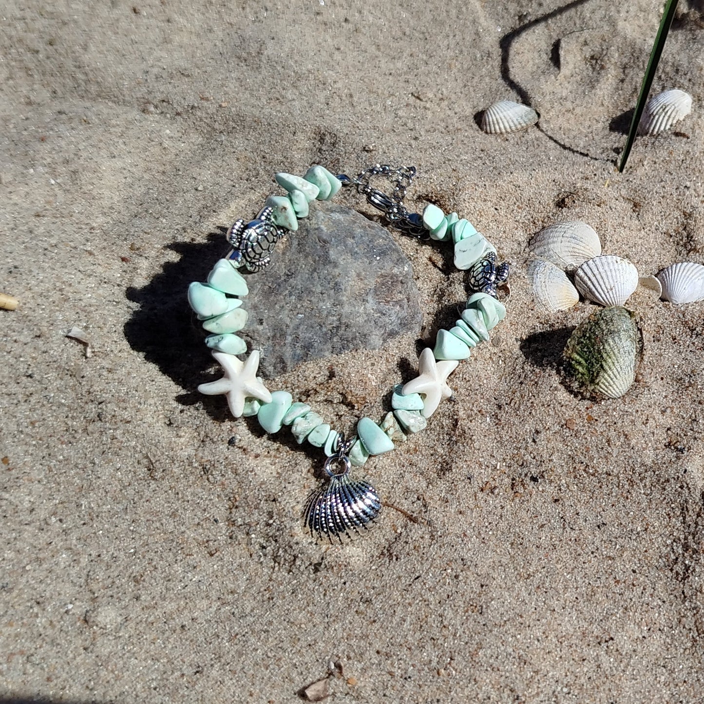 Sommerarmbånd med Hav-charms (flere farver)